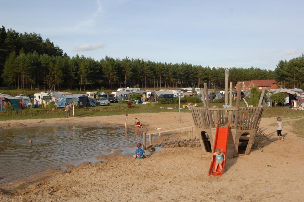 Camping-Und Ferienpark Havelberge Gross Quassow Номер фото